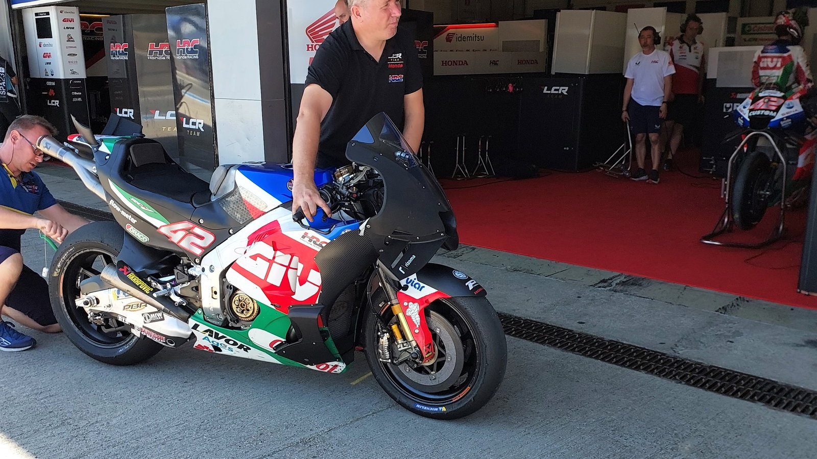 New aero for Alex Rins at Jerez test